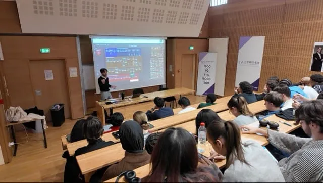 Amphithéâtre de l’IAE Paris-Est pendant une présentation de workflow